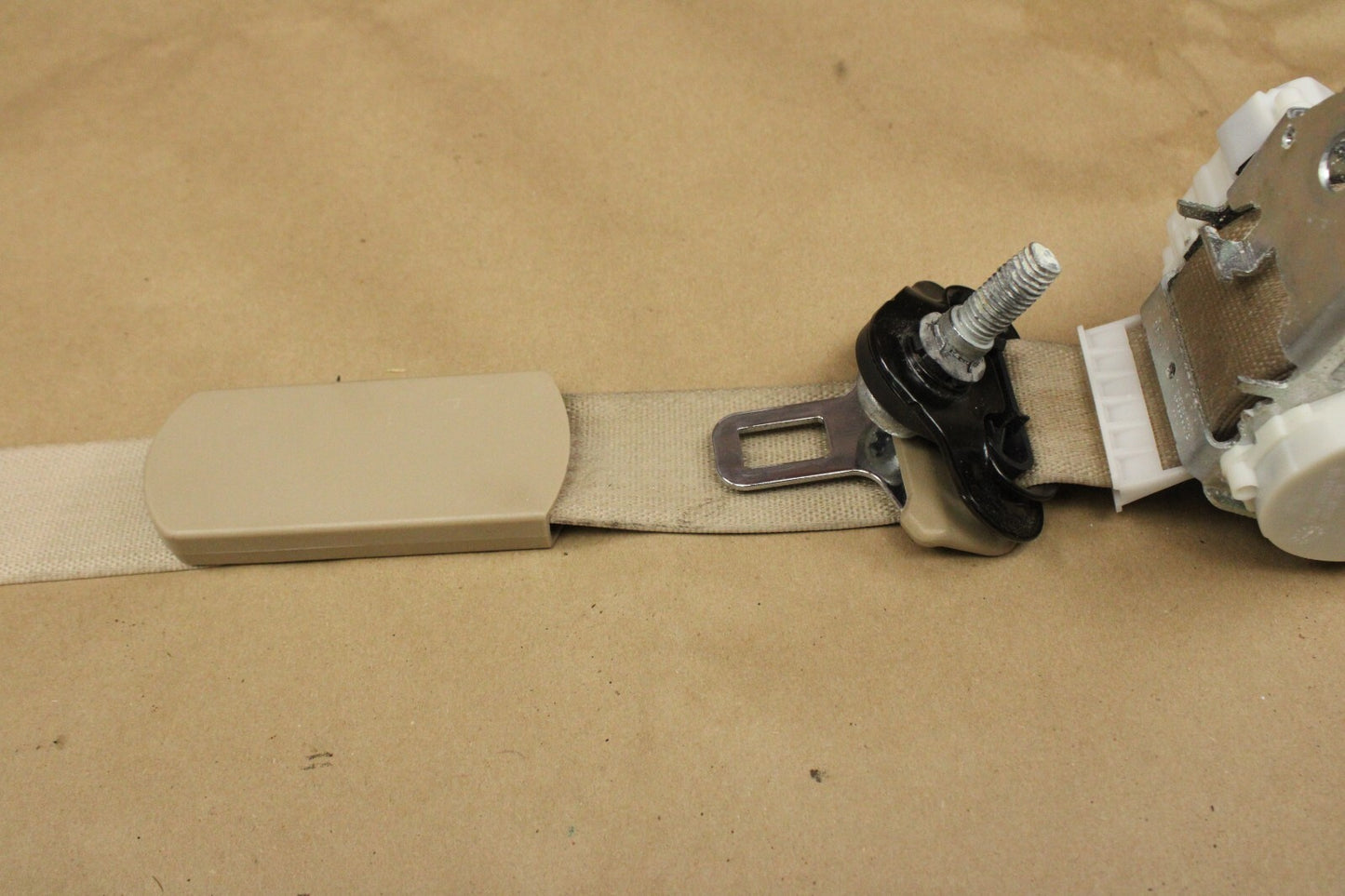07-14 CHEVROLET CADILLAC REAR RIGHT DRIVER SIDE SEAT BELT RETRACTOR OEM 20782993