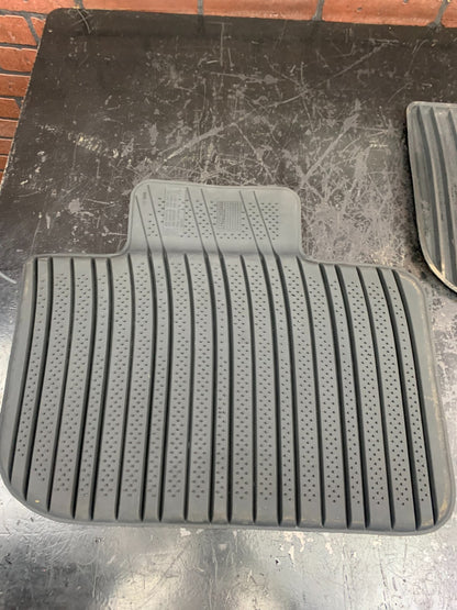 18-23 Chrysler 300 Mat Kit Rear LH AND RH Side Floor Mat Set 82213083