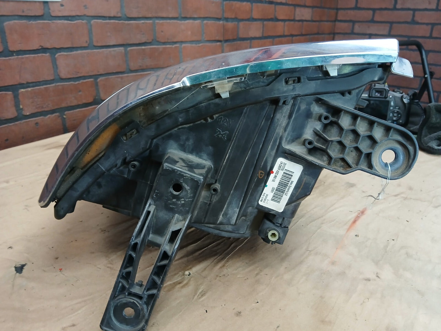 2014-2015 CHEVROLET SILVERADO 1500 DRIVER LH SIDE HEADLIGHT LAMP OEM 23172782