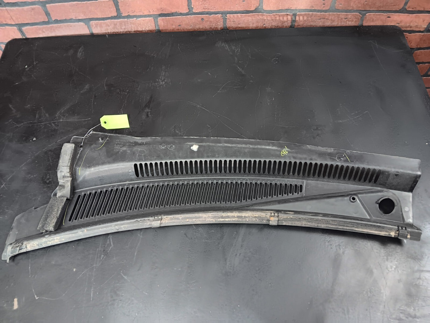 05-10 Jeep Passenger RH Side Windshield Defroster Cowl Grille Cover 55156852ag