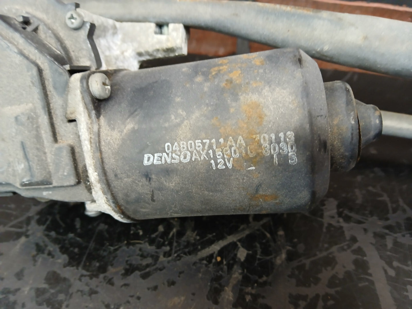 2006 Chrysler 300 Wiper Transmission Motor and Linkage Assembly 04805711aa