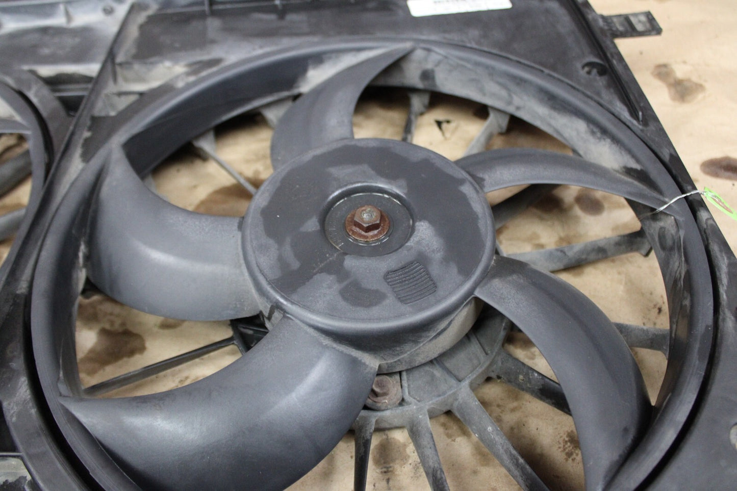 2007-2010 Jeep Compass Radiator Cooling Dual Fan Motor Assembly 24041245