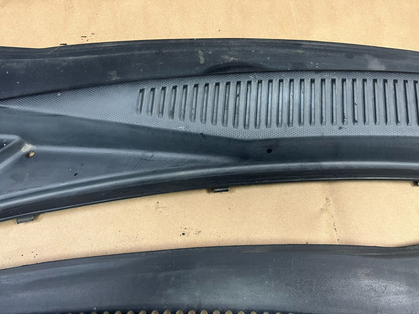 05-10 Grand Cherokee Windshield Dash Defroster Cowl Grille Trim Set-55156852ag