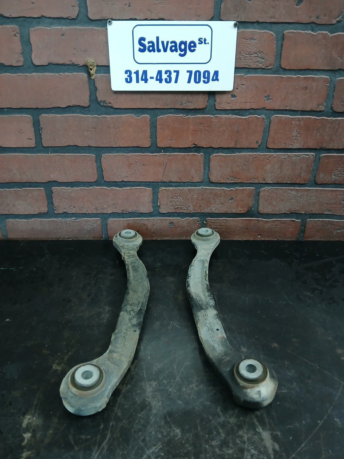 2011-2023 Dodge Challenger Rear LH & RH Control Arm Set sv70206873 sv70206874