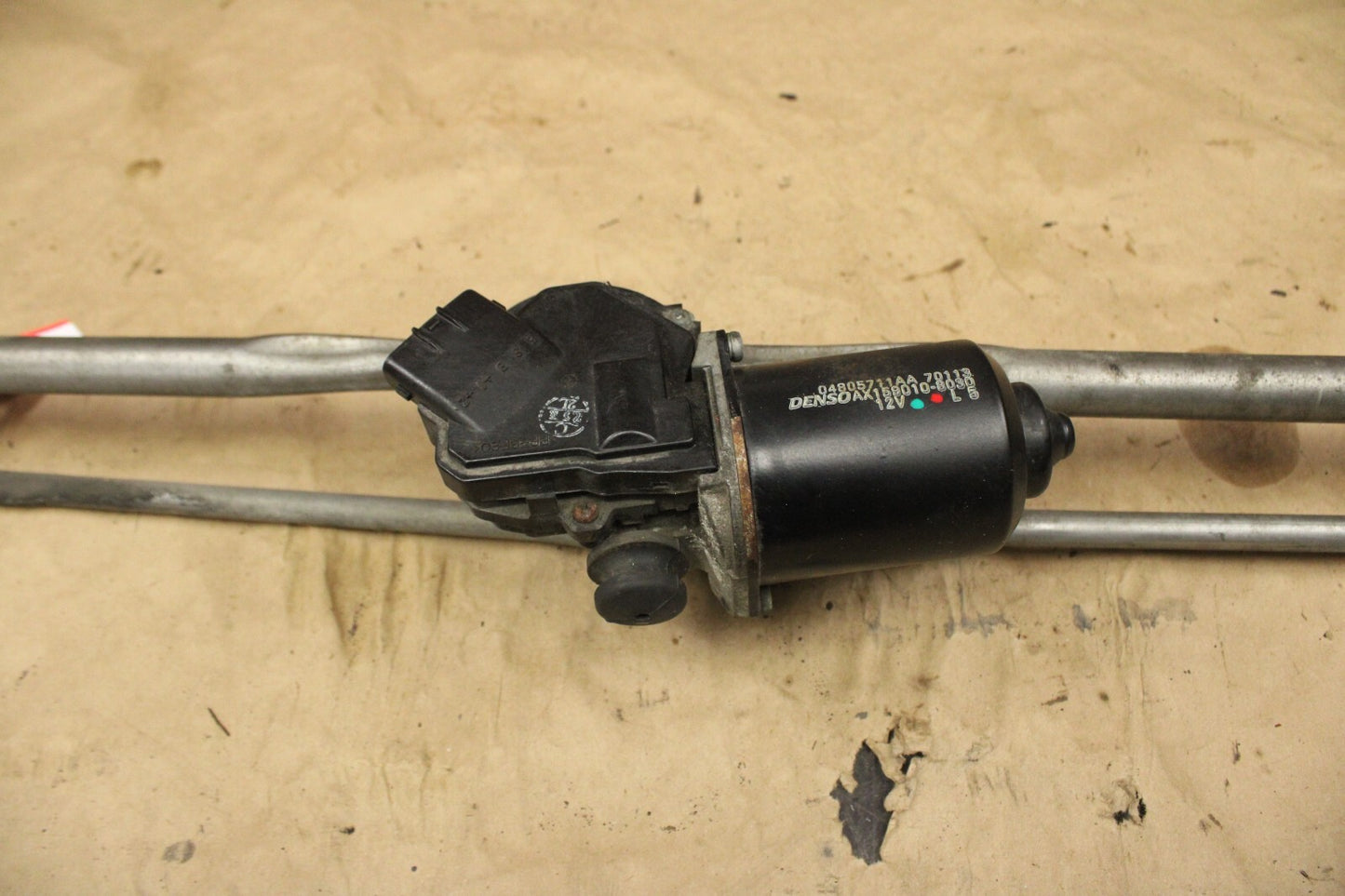 2005-2010 Chrysler 300 Charger Front Windshield Wiper Motor Linkage Assembly