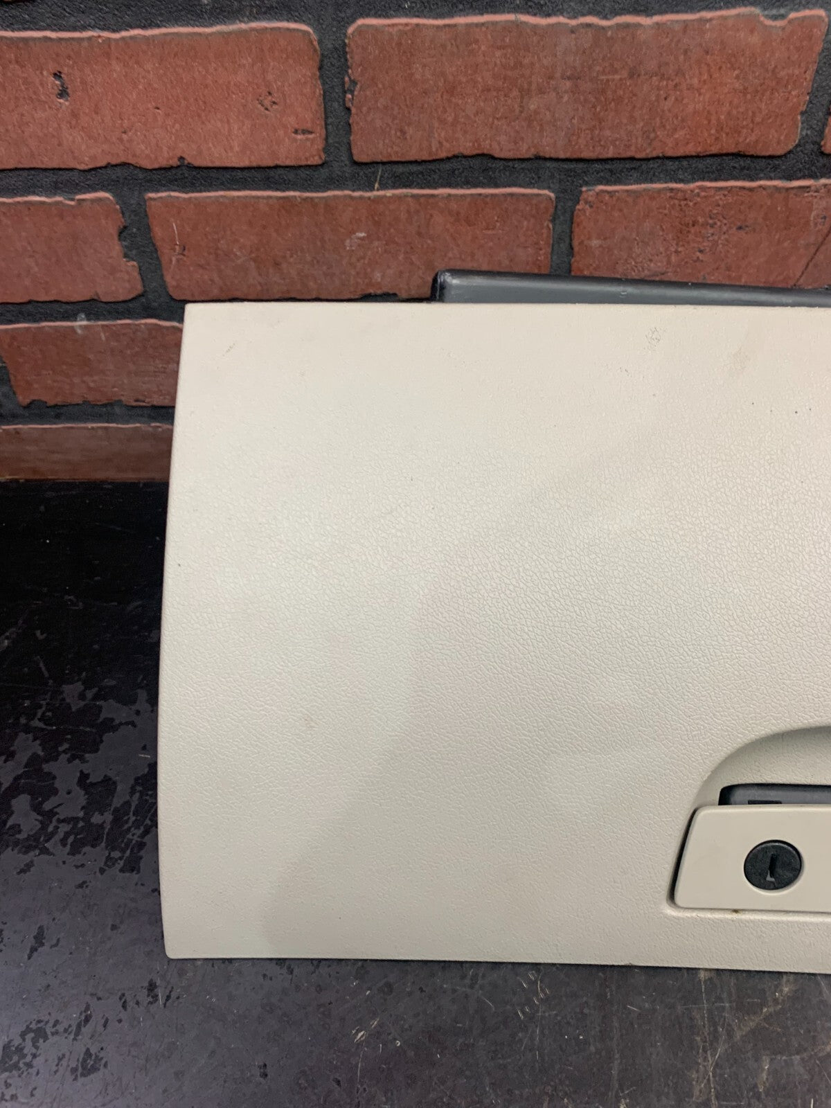 2006 Chrysler 300 Dash Glove Box Storage Compartment Door 0xw23bd1ab