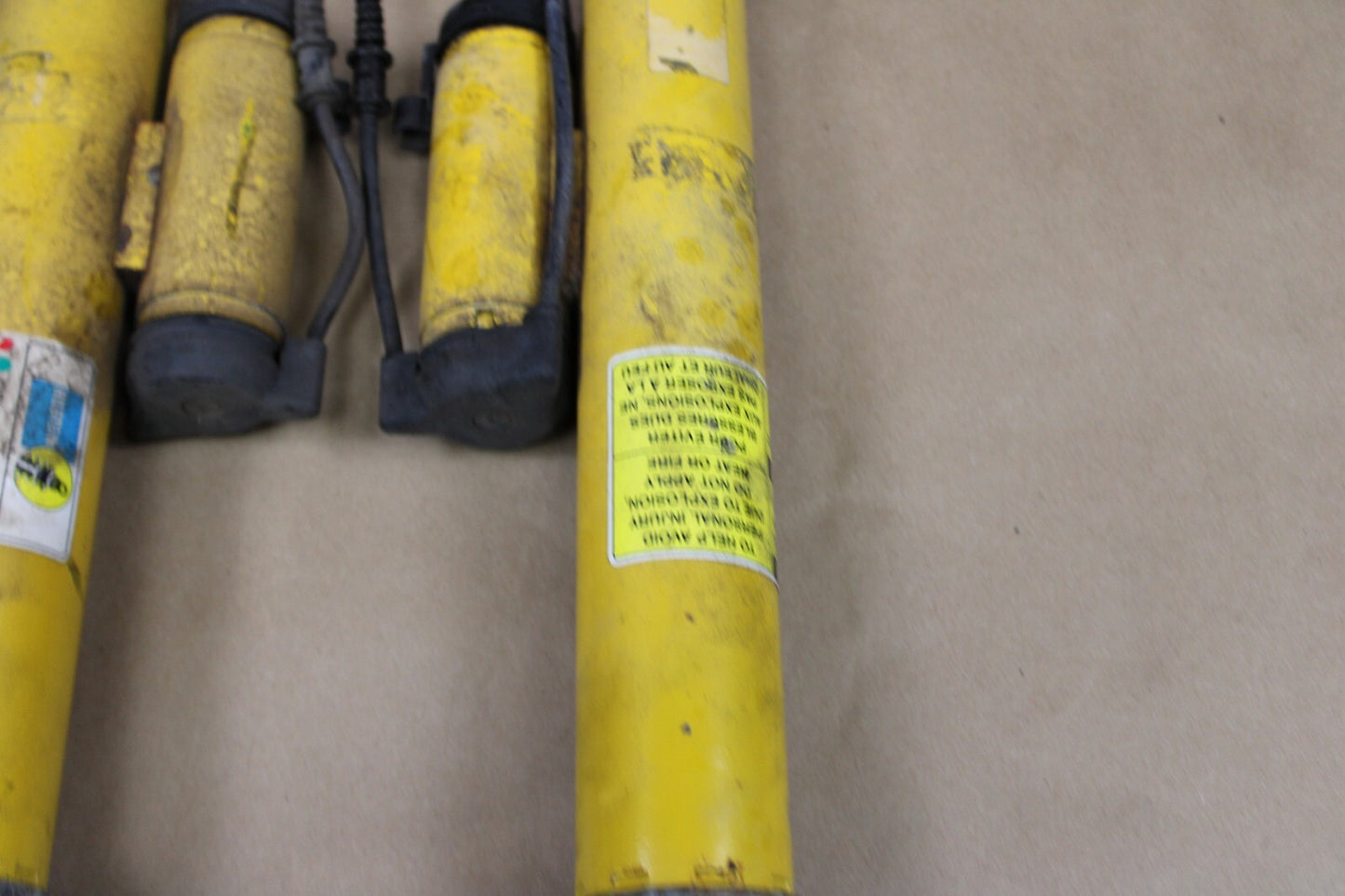 2011-2014 Challenger SRT Rear L & R Shock Absorber Strut Set 5181558ac 5181576AC