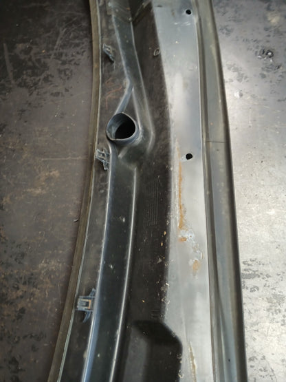 05-10 Charger 300 Magnum Windshield Defroster Cowl Panel Grille Vent 04805834ac