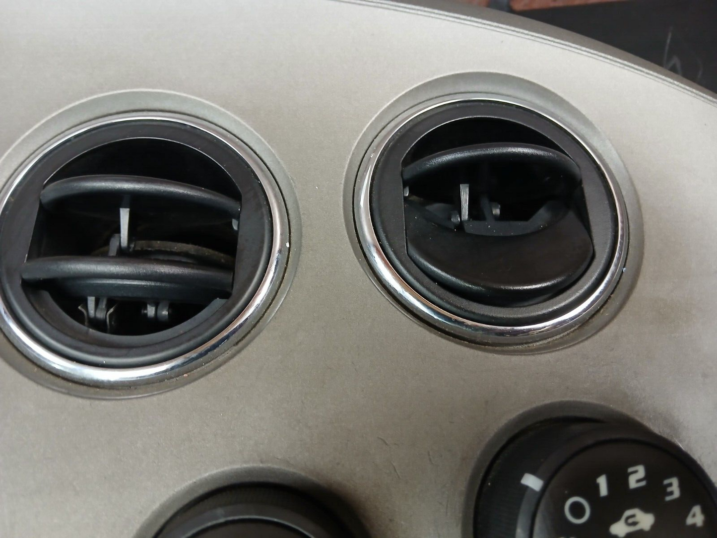 2006-2009 Pontiac Solstice Dash Instrument Cluster Trim Bezel w/ Climate Control