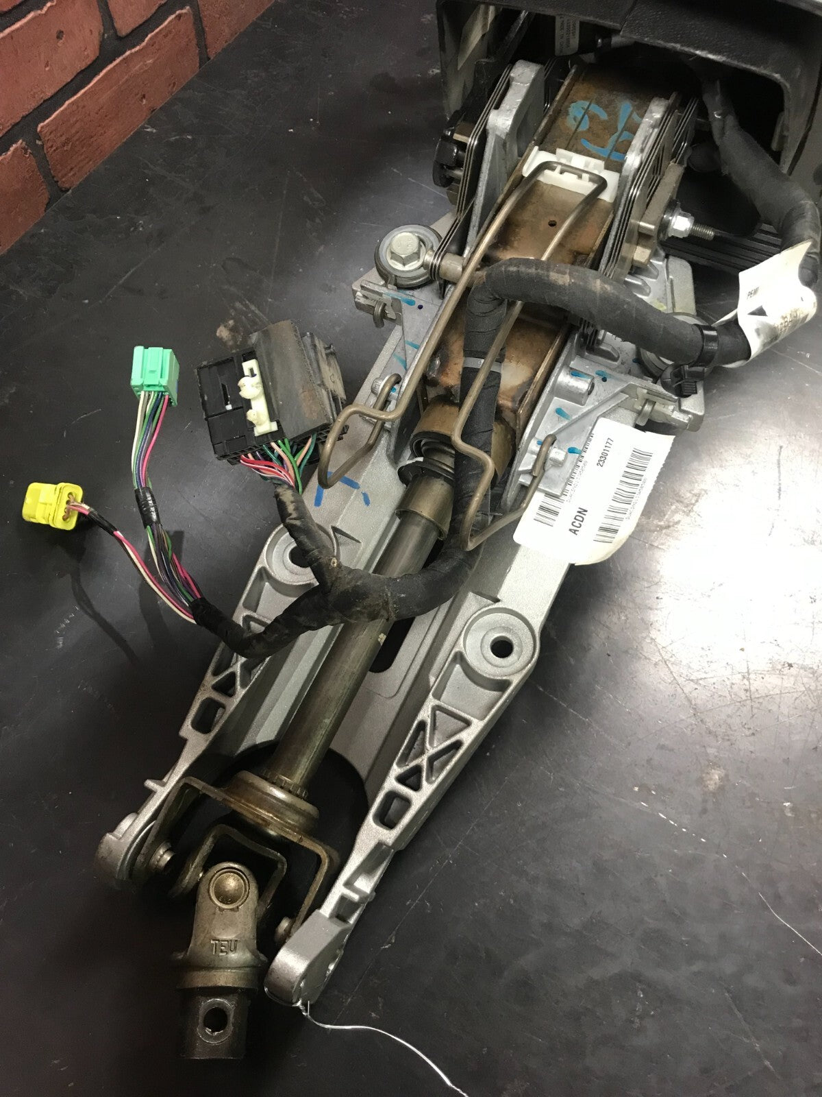 2013-2016 GMC Acadia Steering Column Assembly W/ Steering Wheel & Key 23301177