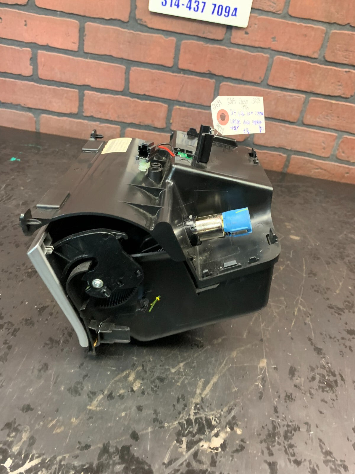 2011-2013 JEEP GRAND CHEROKEE SRT 6.4L OEM CENTER CONSOLE DASH STORAGE PIN TRAY