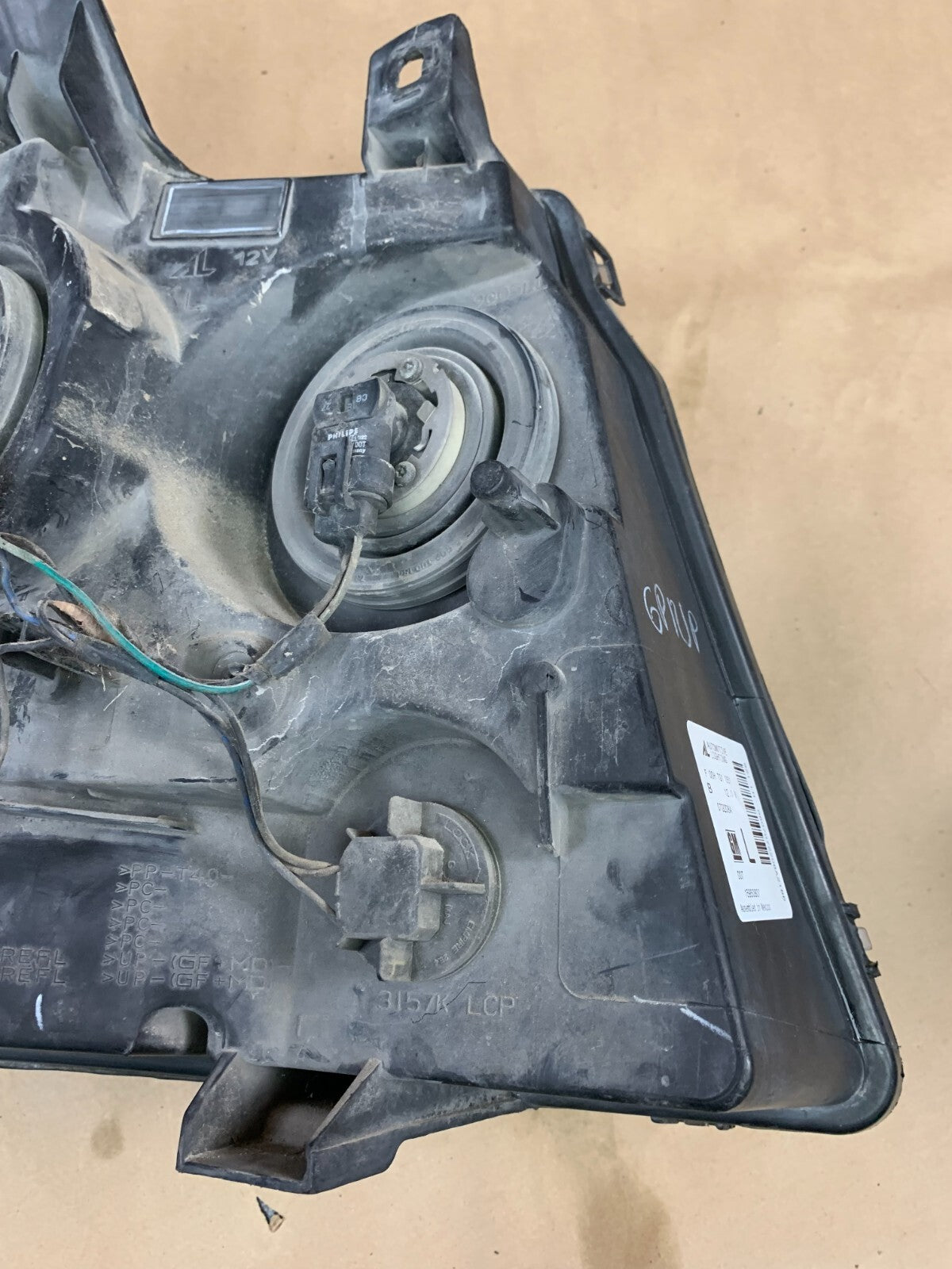 2007-2014 Chevy Suburban Tahoe Avalanche Driver LH Side Headlight 15950807