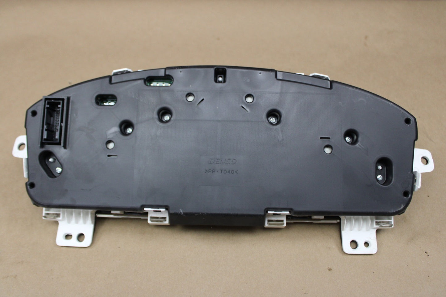 2010-2011 Cadillac Escalade Instrument Gauge Cluster Speedometer w/ Bezel 151k