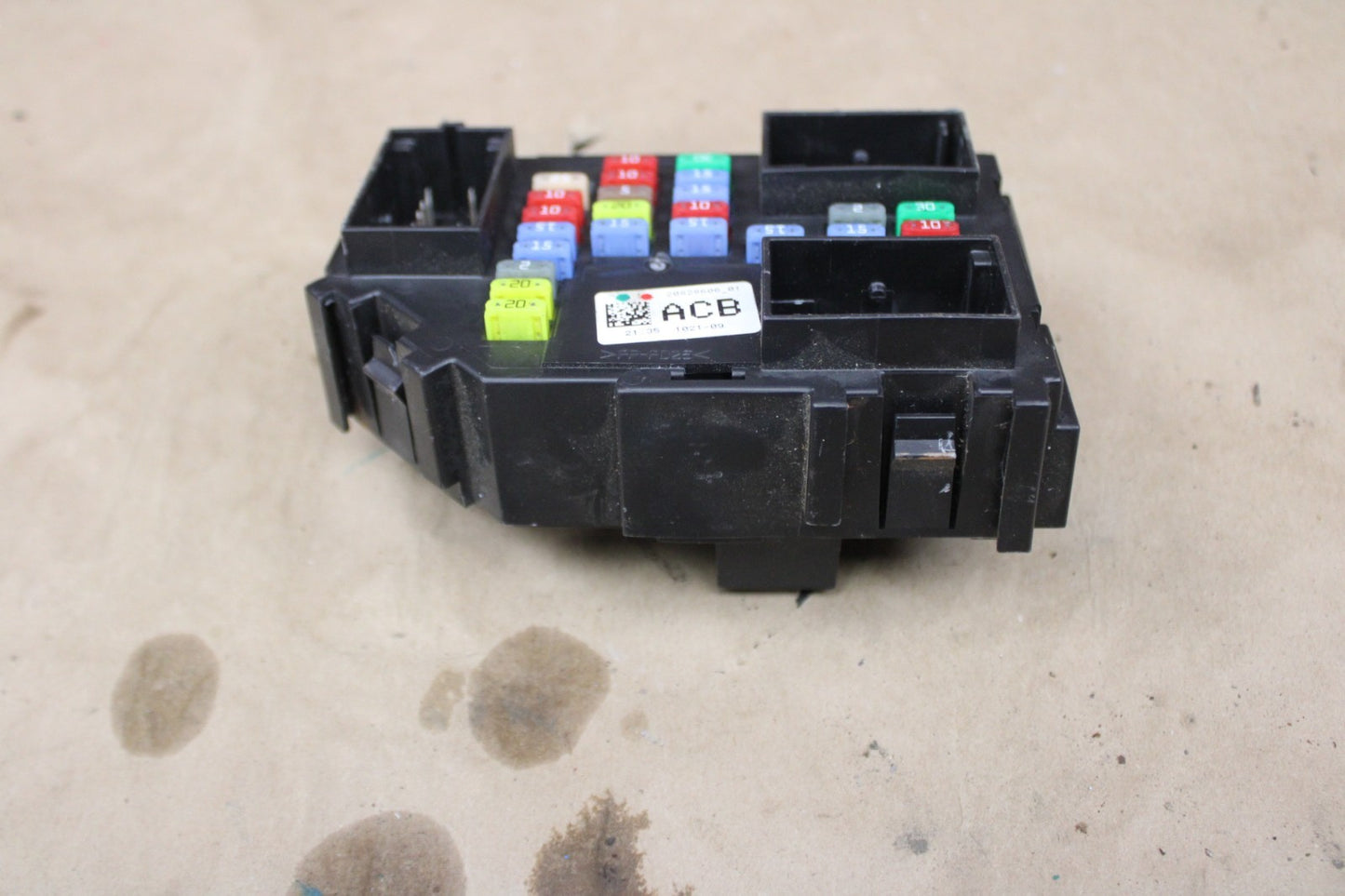 08-11 Escalade Tahoe Yukon Instrument Panel Upper Fusebox Fuse Box 20828606 01