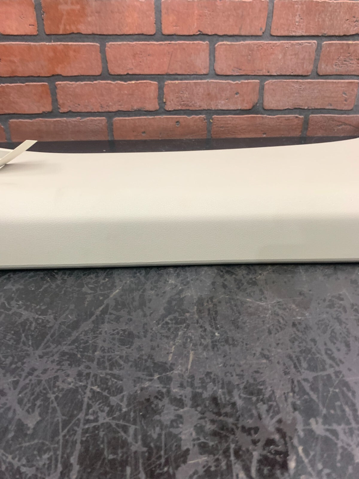 2005-2007 CHRYSLER 300 SRT INTERIOR LEFT CENTER B PILLAR TRIM OEM OUM23BD1AH.