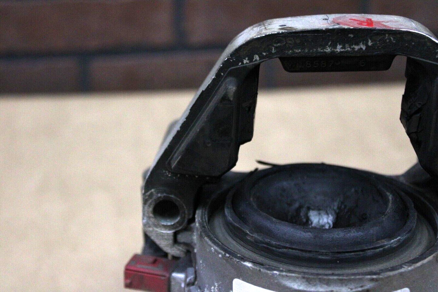 BAD 2013-2018 Audi S7 4.0L Passenger RH Side Engine Mount w/ Sensor 4H0 799 256T