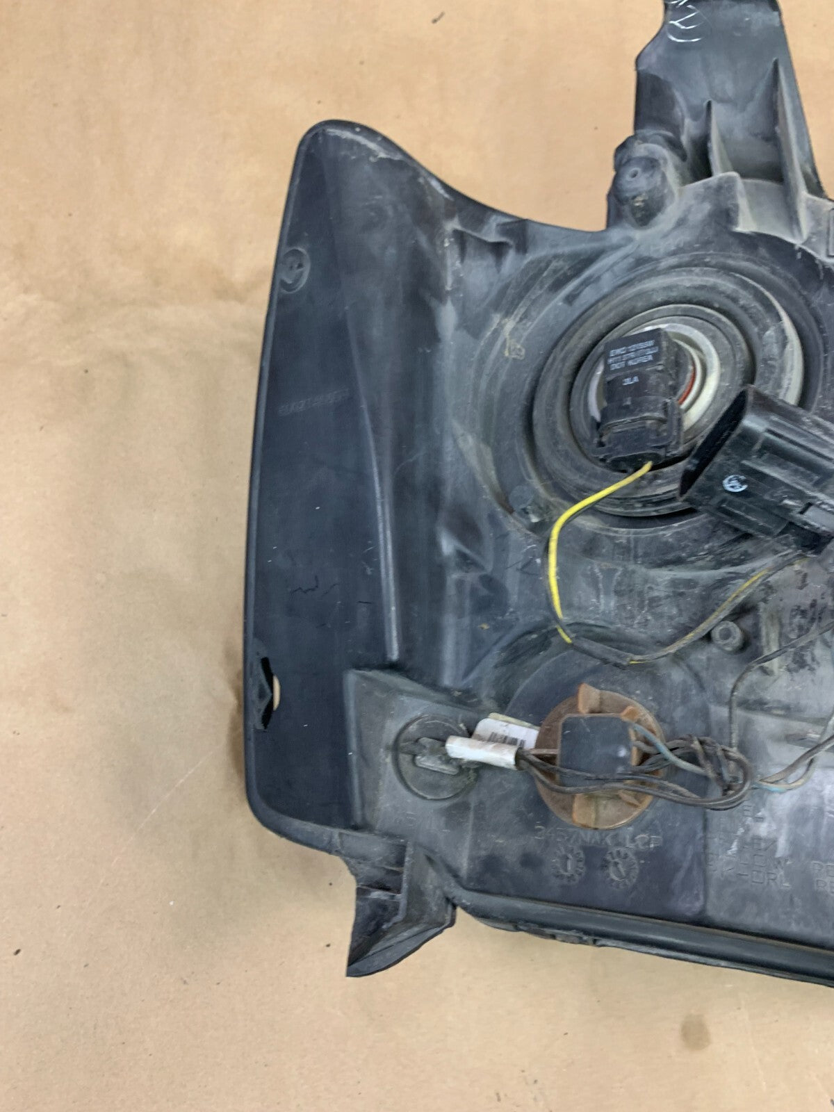 2007-2014 Chevy Suburban Tahoe Avalanche Driver LH Side Headlight 15950807