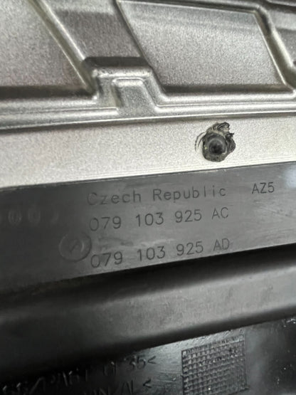 2013-2018 AUDI A8 QUATTRO 4.0L - V8 TFSI Engine Cover 079 103 925 AC