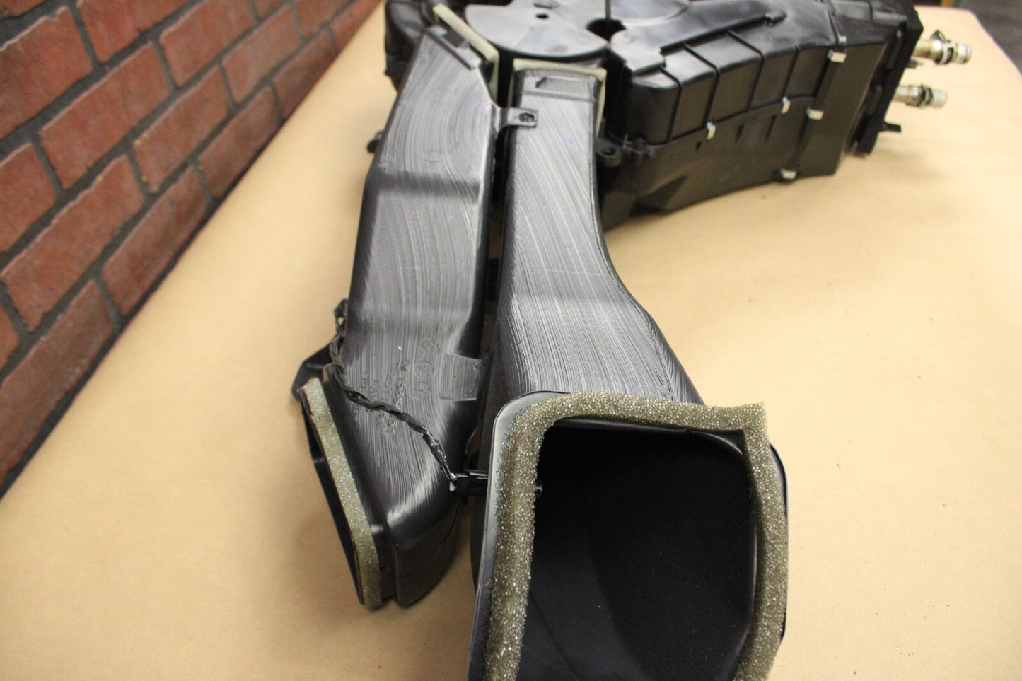 2007-2013 Cadillac Escalade Rear Heater Core Box A/C HVAC Box Assembly Blower