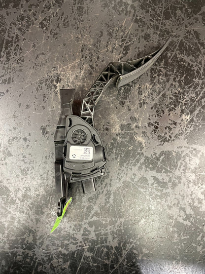 11-25 GRAND CHEROKEE DURANGO GAS ACCELERATOR THROTTLE PEDAL OEM 52124785AF