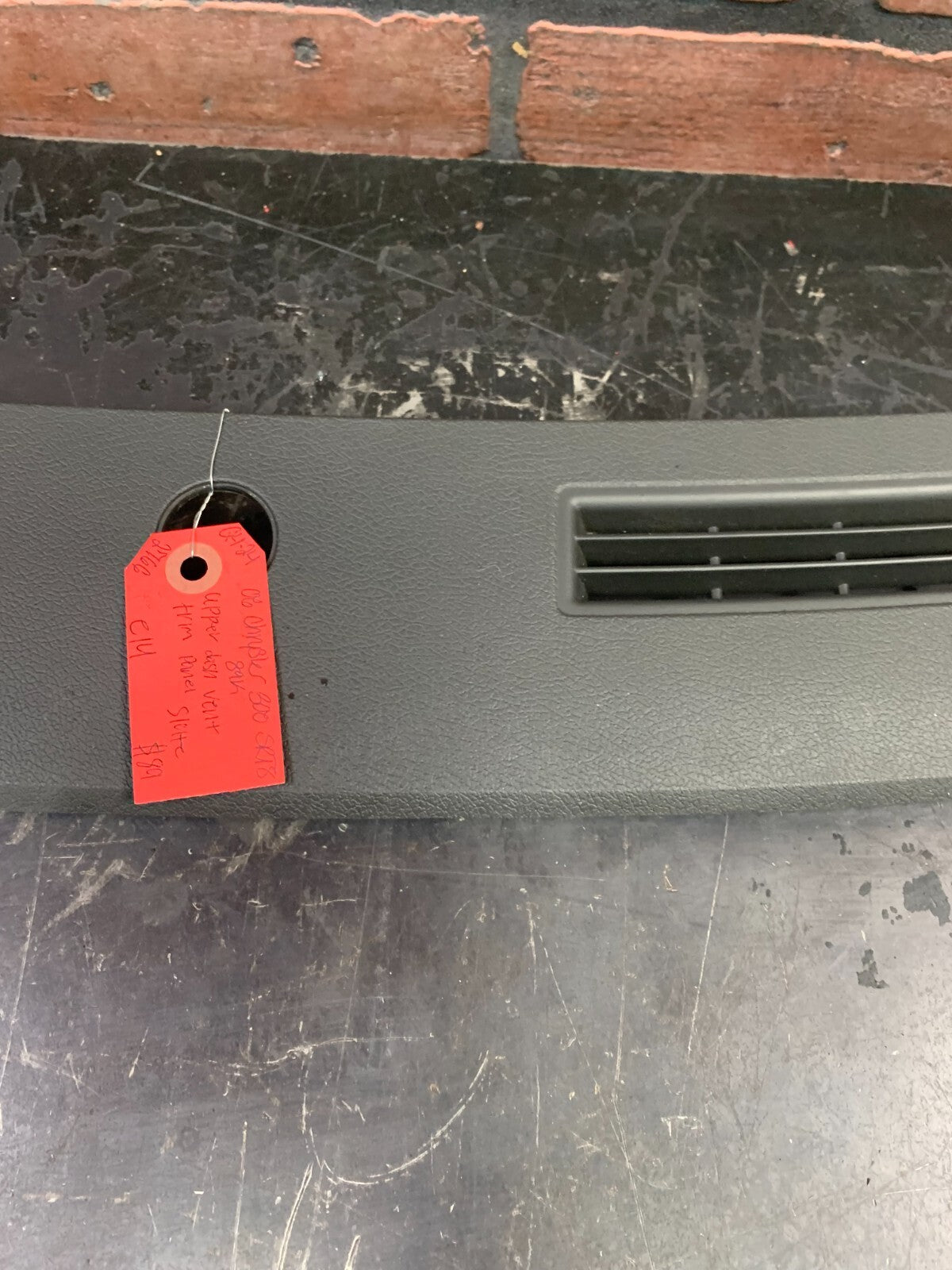 2005-2007 CHRYSLER 300 UPPER DASH DEFROSTER VENT TRIM PANEL 0XB33XDVAC