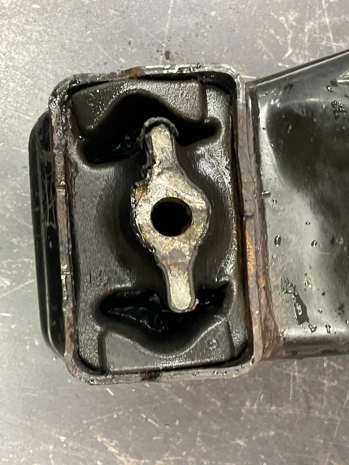 2006-2010 JEEP GRAND CHEROKEE SRT8 COMMANDER MOTOR ENGINE MOUNTS OEM 132k MILES.