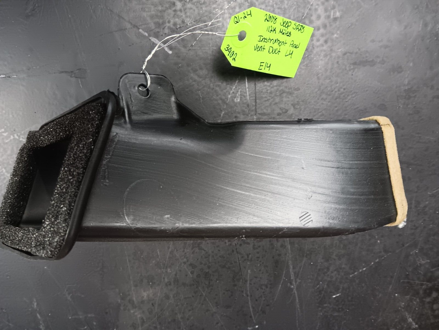 2008 Jeep Grand Cherokee Driver LH Instrument Panel Dash Vent Duct 55117075aa