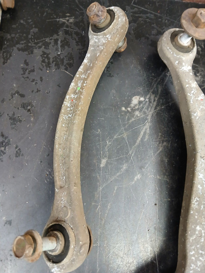 06-14 Charger 300 Passenger RH Suspension Control Arm Set 04743240aa 04743247aa