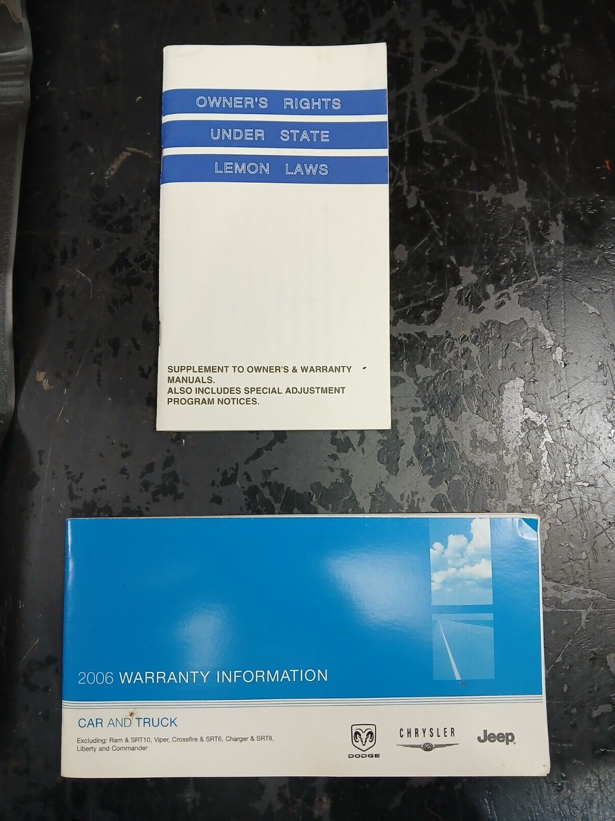 2006 Chrysler 300 SRT8 Paperback Owner's Operator's Guide w/ Black Case