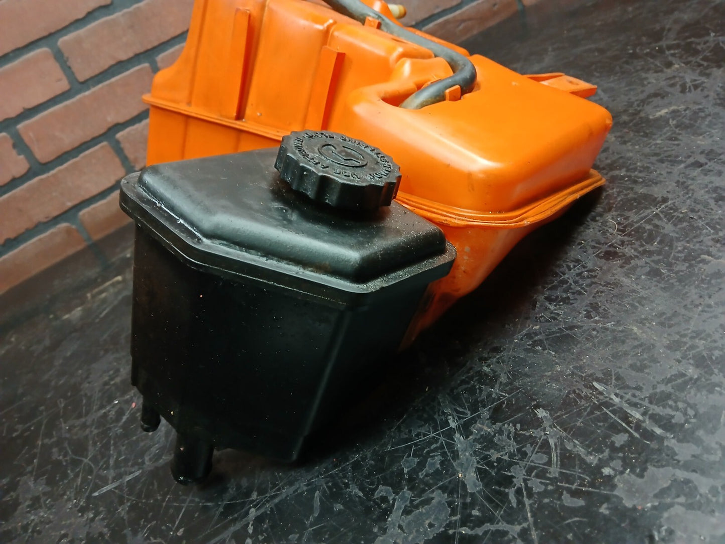 2006 Dodge Charger SRT8 Coolant & Power Steering Fluid Reservoir Tank Bottle