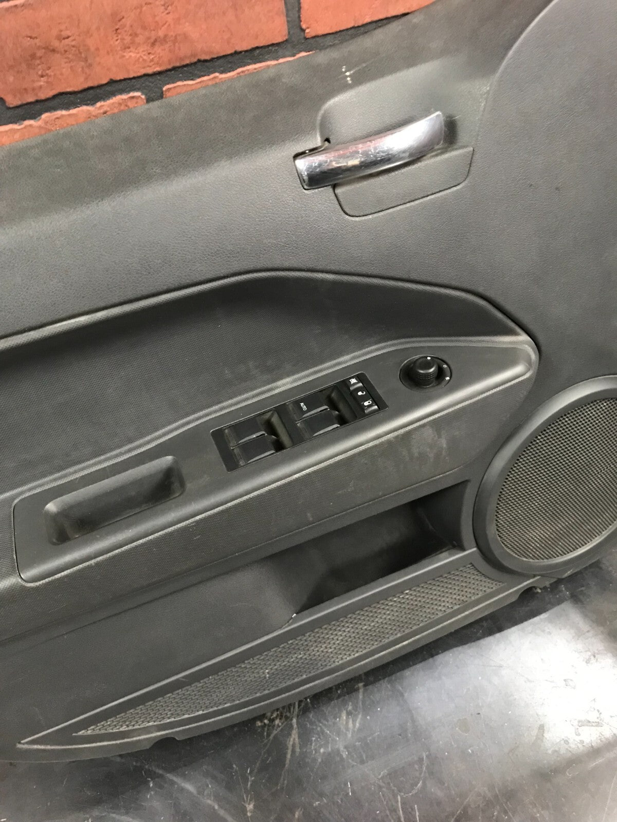 2007-2009 Dodge Caliber Front Driver LH Side Interior Door Panel 1DU431DVAB