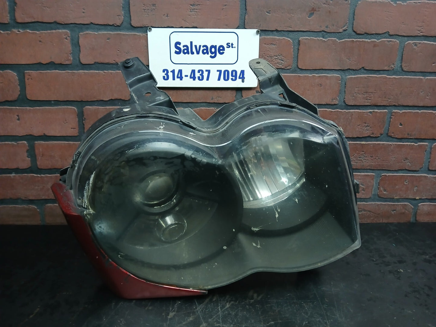 2008-2010 Jeep SRT-8 Grand Cherokee Passenger RH Side Headlight Assembly Damaged