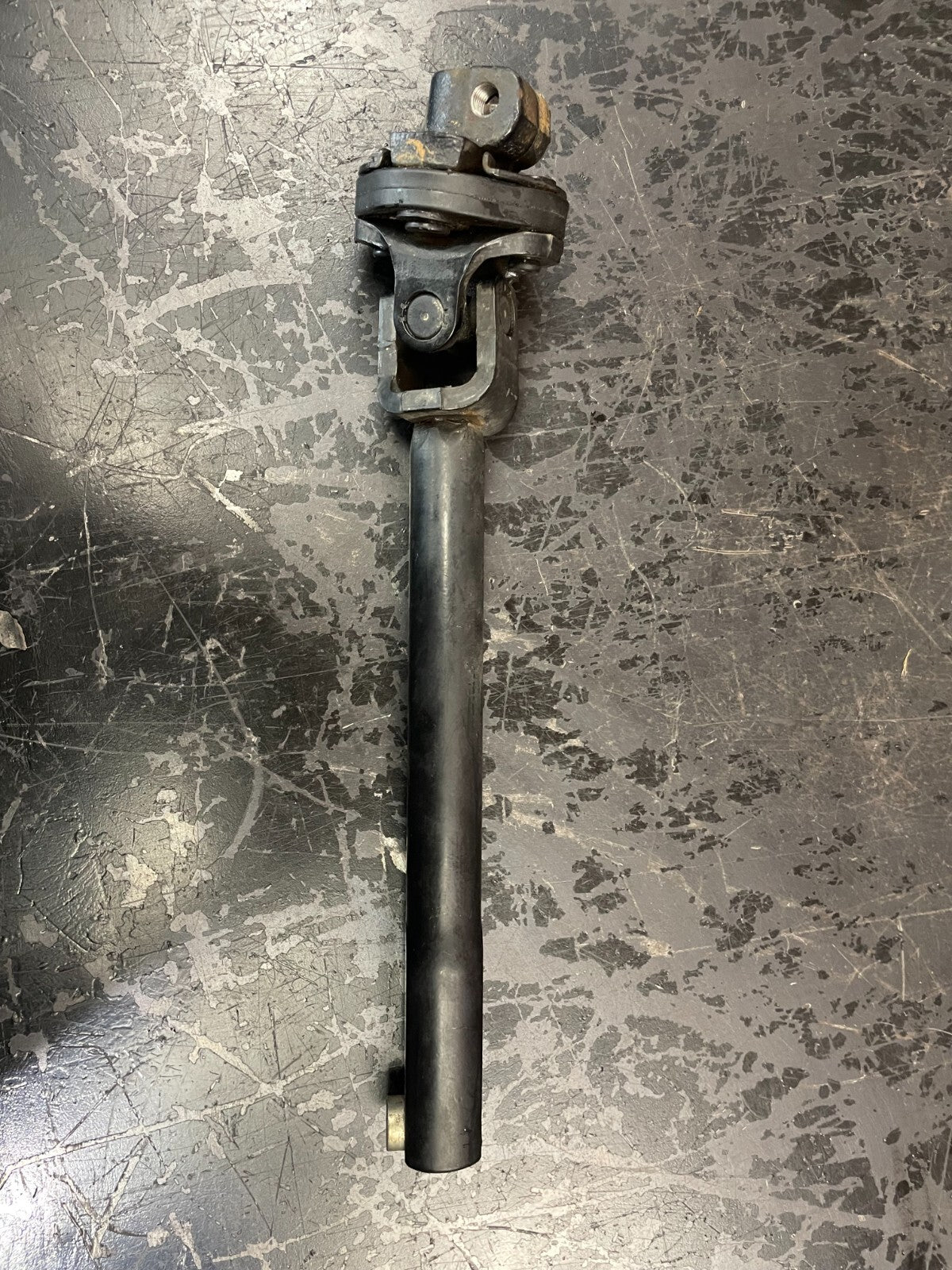 06-10 Challenger/Charger/300 Lower Intermediate Steering Column Shaft 5057616AD