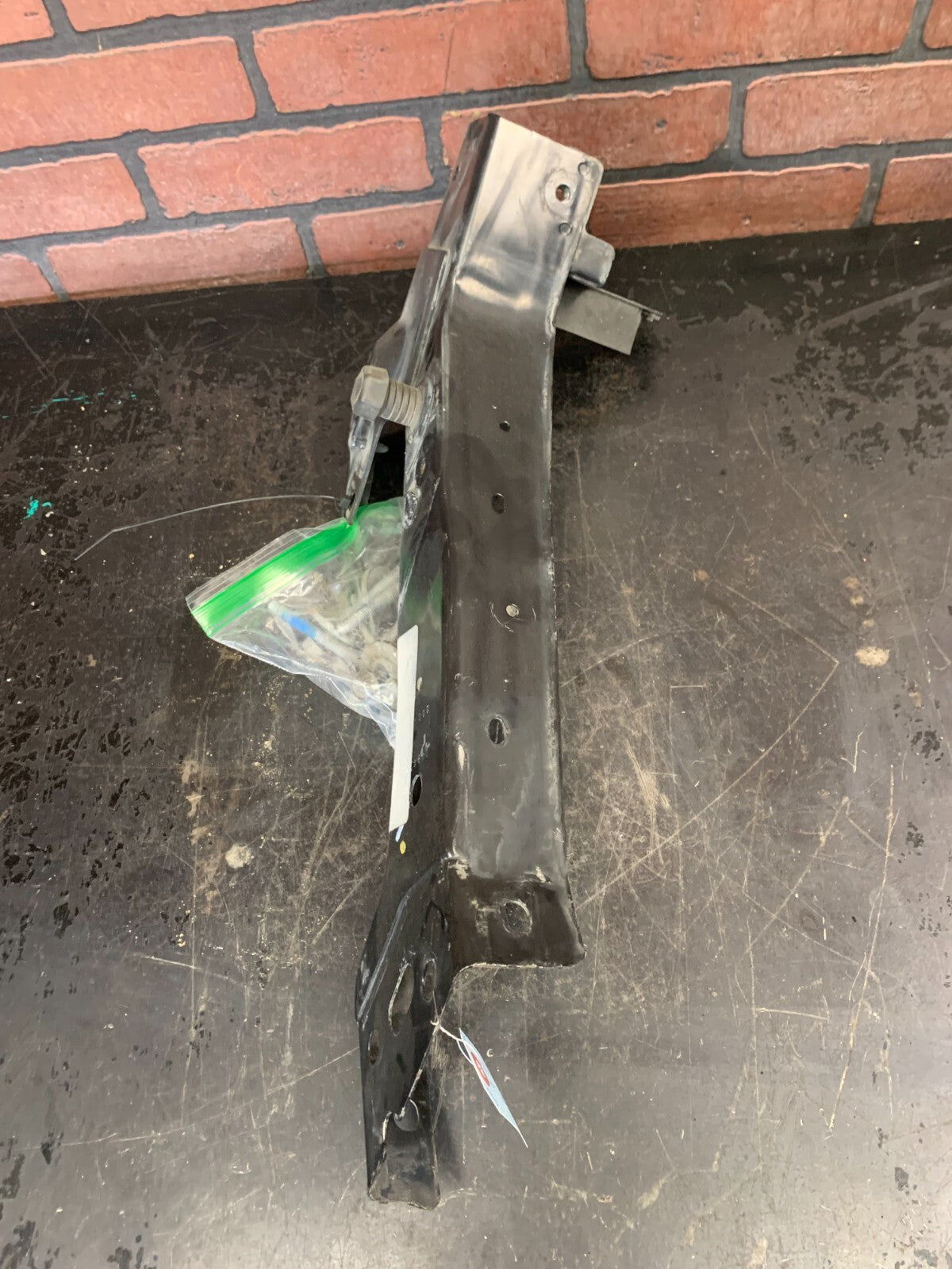 2012-2018 Jeep Grand Cherokee IV WW2 Bracket Right Brace Lock Carrier 149427