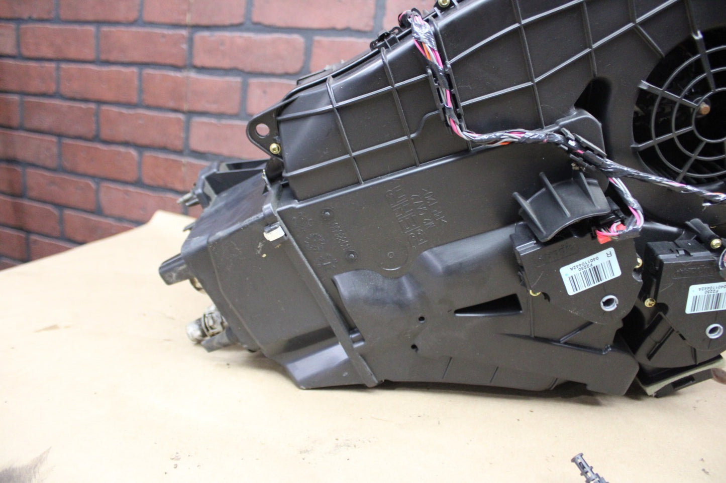 2007-2013 Cadillac Escalade Rear Heater Core Box A/C HVAC Box Assembly 20859527