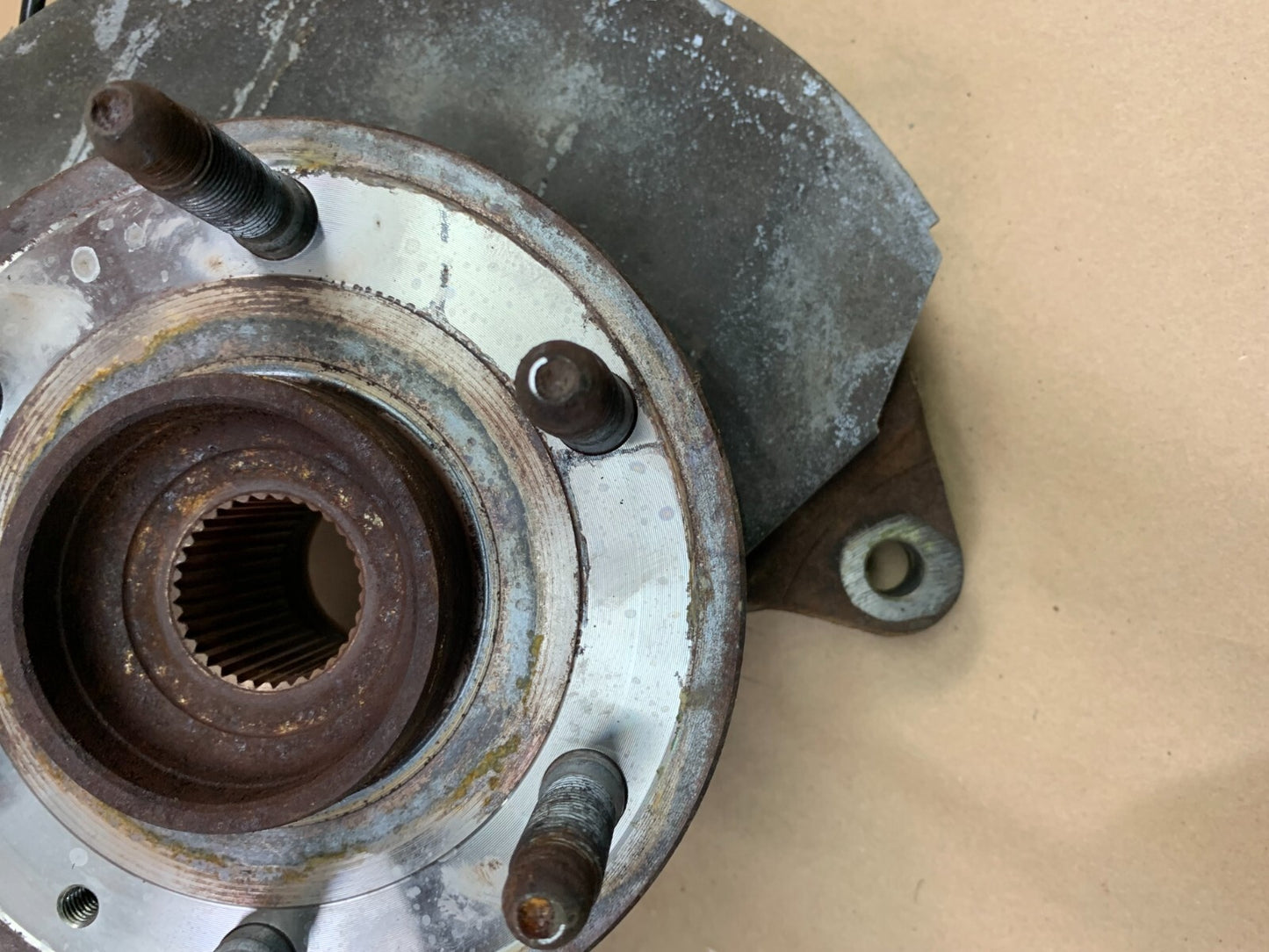 2007-2014 GM Tahoe Suburban 1500 Front Passenger RH Spindle Knuckle Hub Assembly