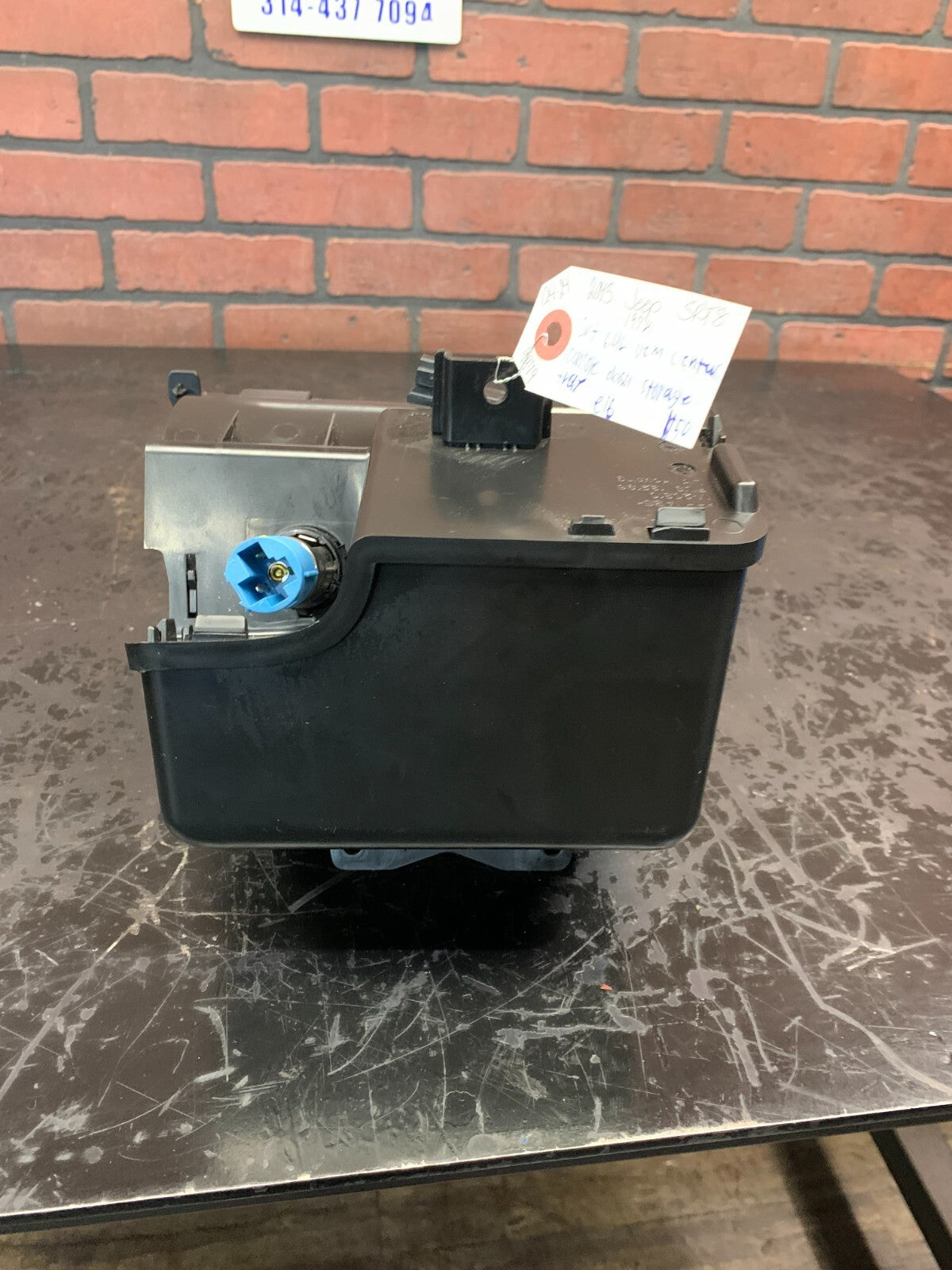 2011-2013 JEEP GRAND CHEROKEE SRT 6.4L OEM CENTER CONSOLE DASH STORAGE PIN TRAY