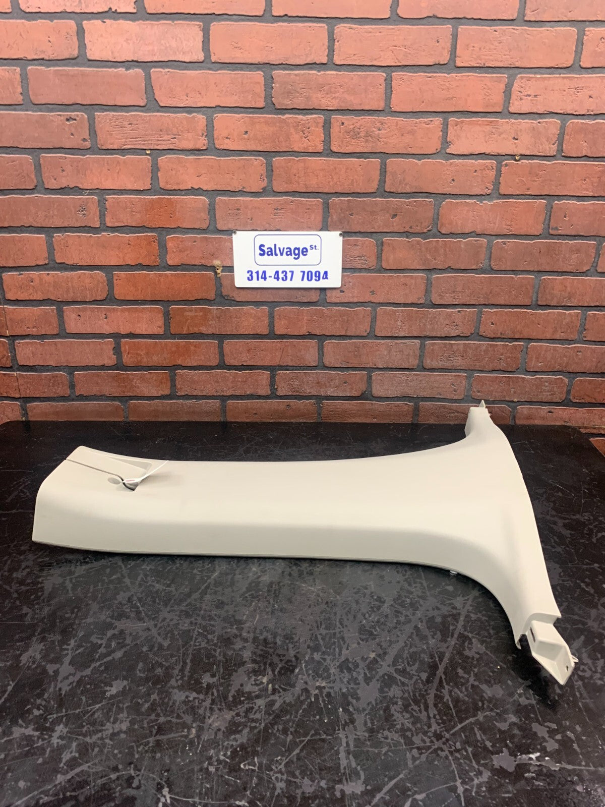 2005-2007 CHRYSLER 300 SRT INTERIOR LEFT CENTER B PILLAR TRIM OEM OUM23BD1AH.