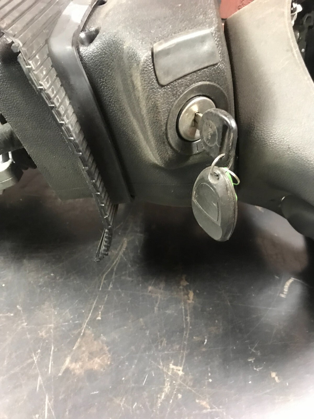 2013-2016 GMC Acadia Steering Column Assembly W/ Steering Wheel & Key 23301177