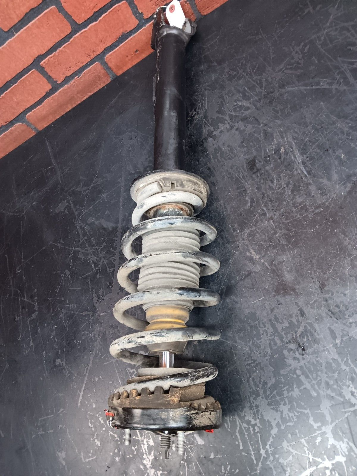 2005-2010 Charger/Magnum/300 Front Driver LH Side Strut Shock Absorber 335531L
