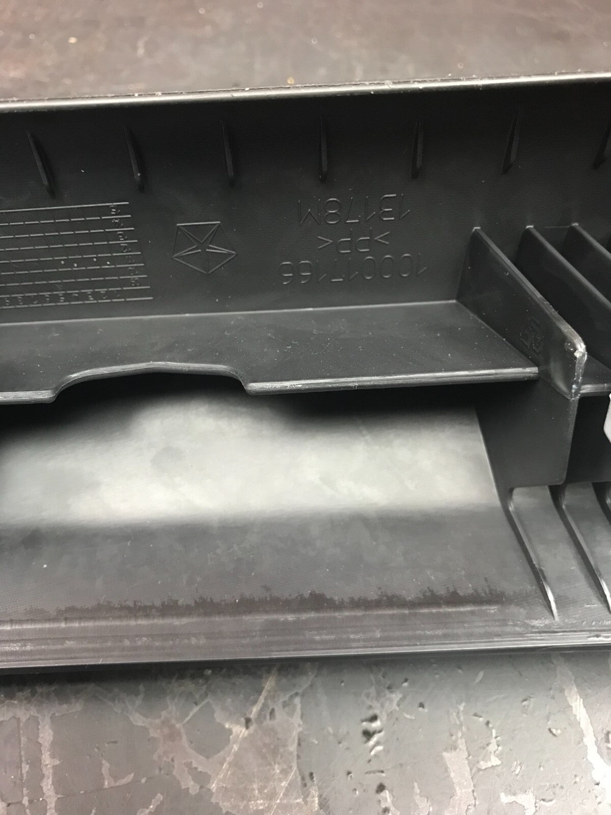 2012 Chrysler 300 Front Passenger RH Side Black Door Sill Scuff Plate 100017166
