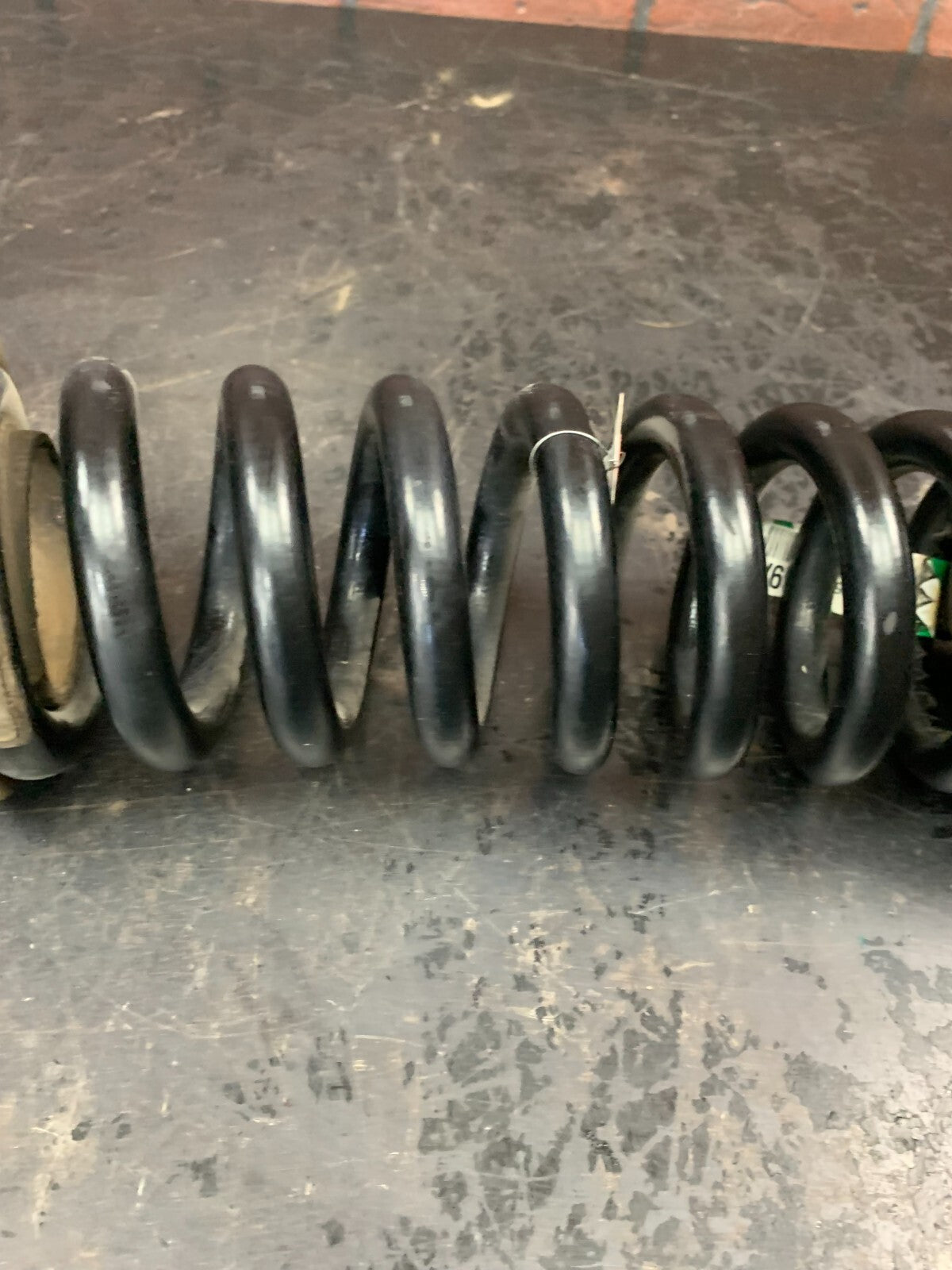 2013-2023 DODGE CHALLENGER REAR RIGHT SIDE SUSPENSION COIL SPRING 5181369AF 105k