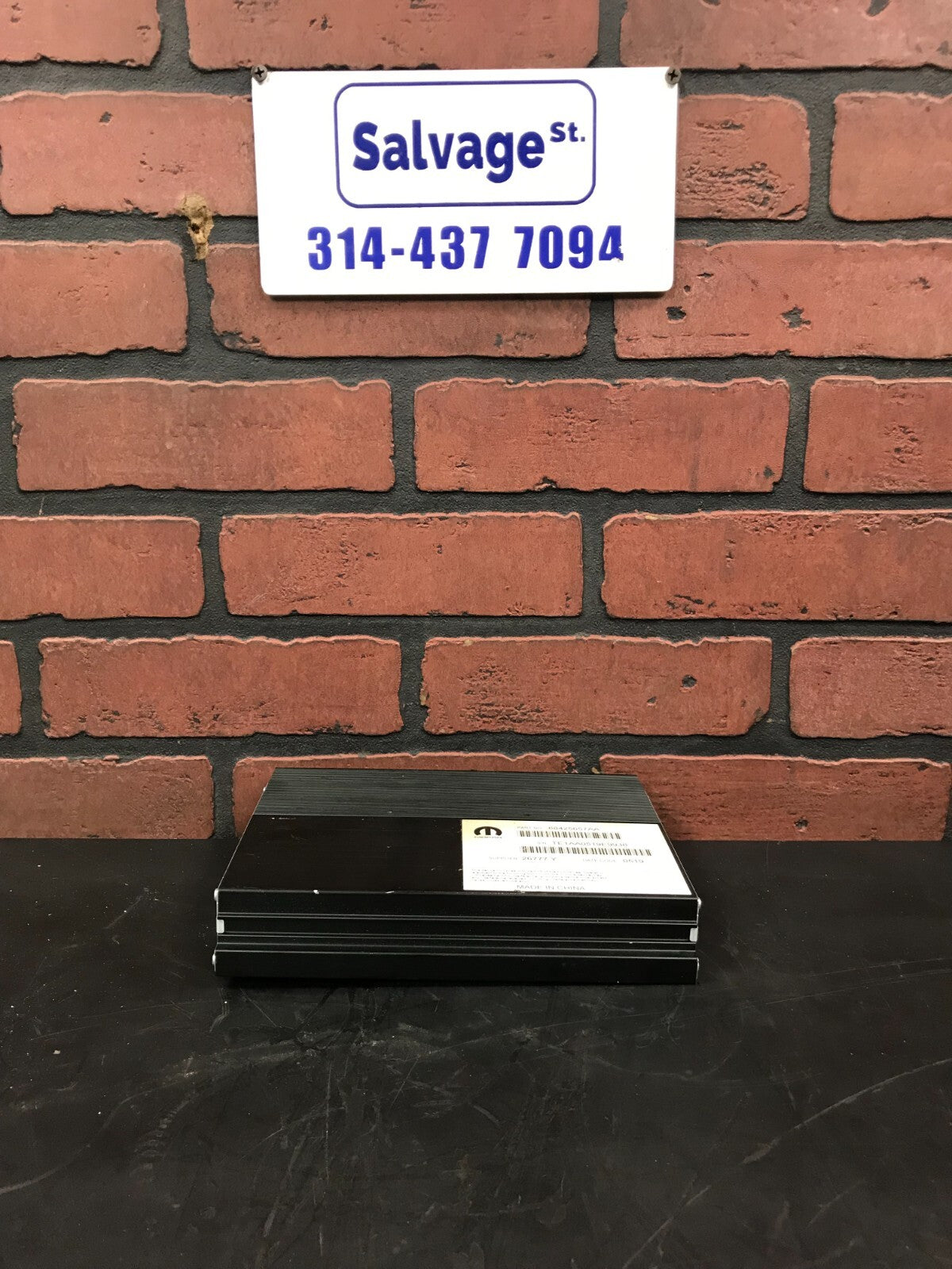 17-23 Challenger/Charger/300 SRT 276 Watt OEM Mopar Audio Amplifier 68425657AA
