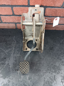 2008-2014 Dodge Challenger SRT Manual Transmission Brake Stop Pedal Assembly OEM