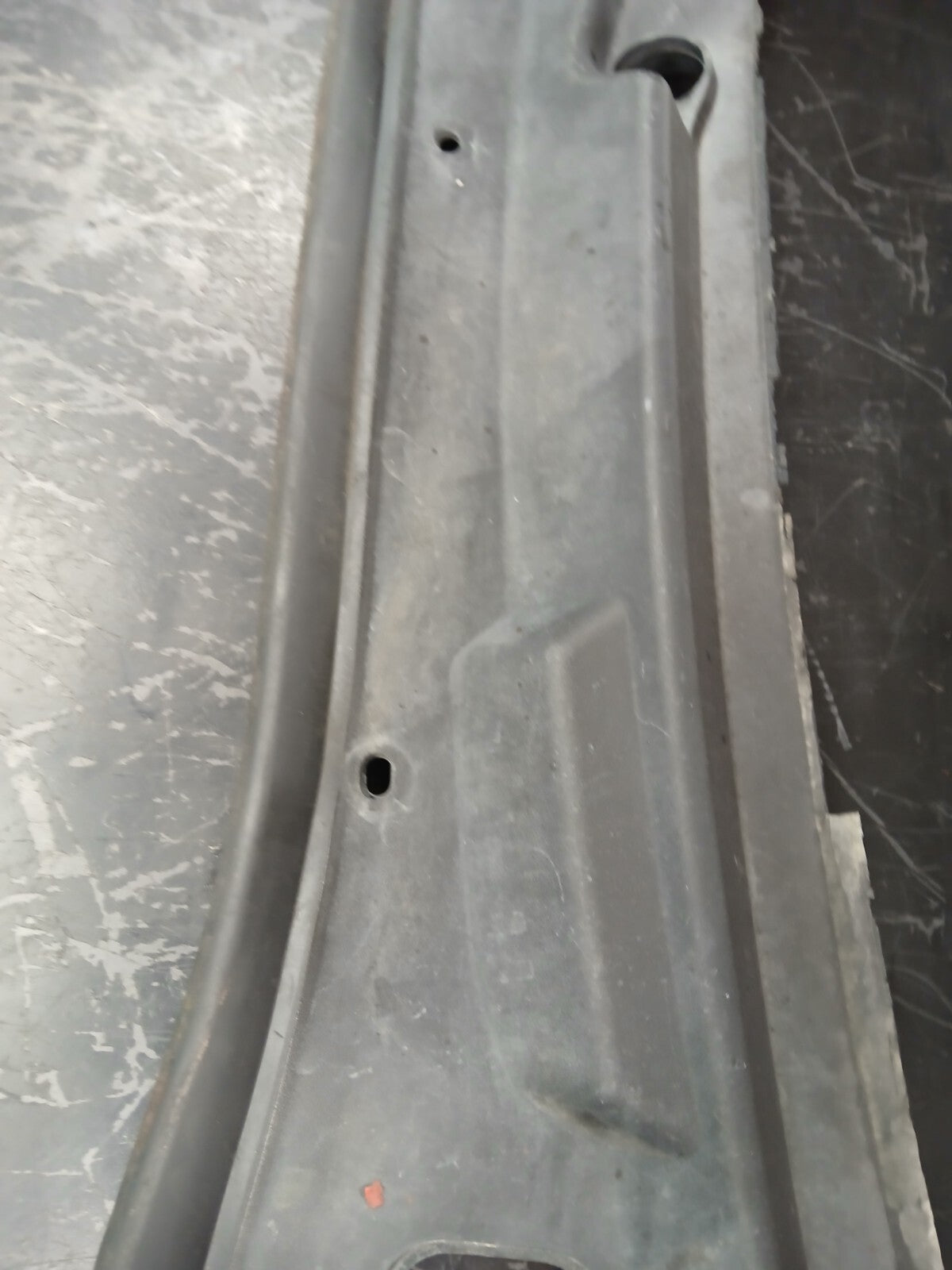 2005-2010 Charger Magnum 300 Exterior Windshield Defroster Cowl Panel 04805834ac