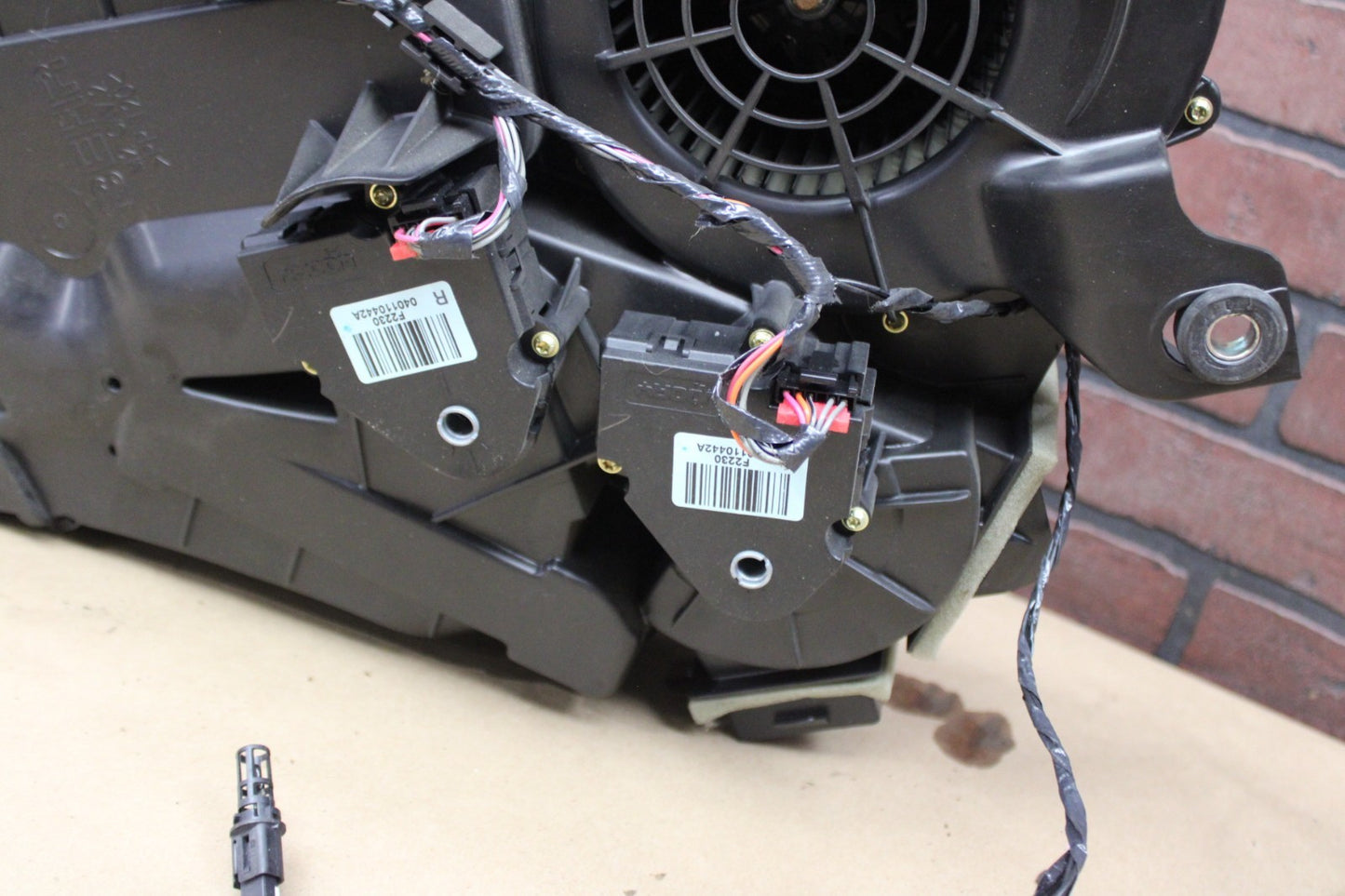 2007-2013 Cadillac Escalade Rear Heater Core Box A/C HVAC Box Assembly 20859527