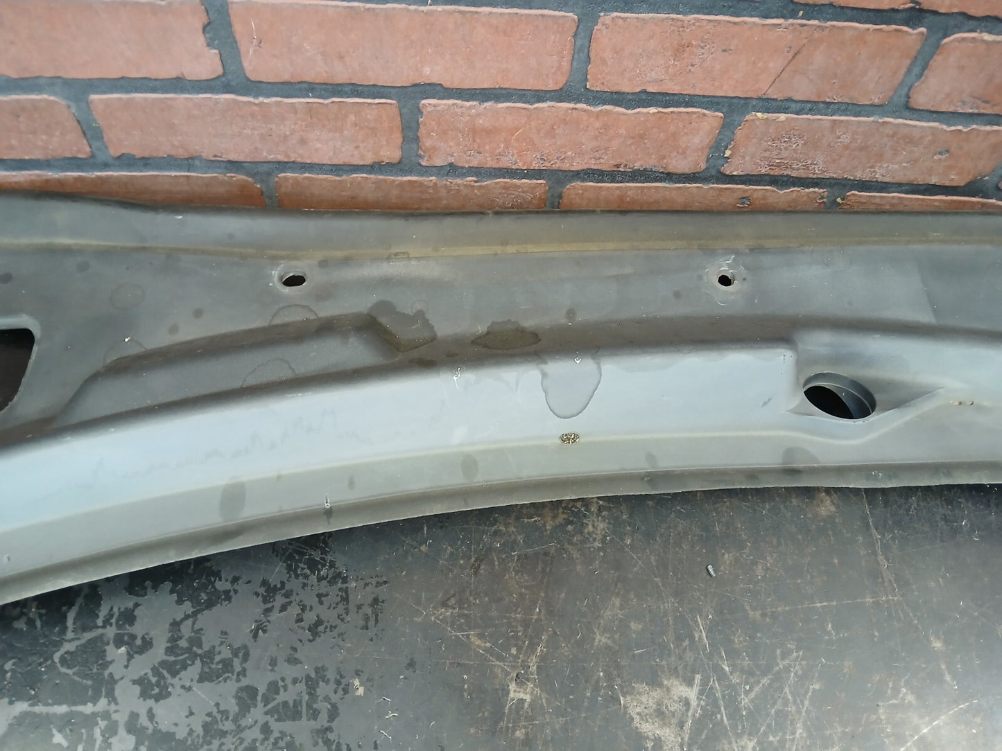 05-10 Charger 300 Magnum Windshield Defroster Cowl Panel Grille Vent 04805834ac