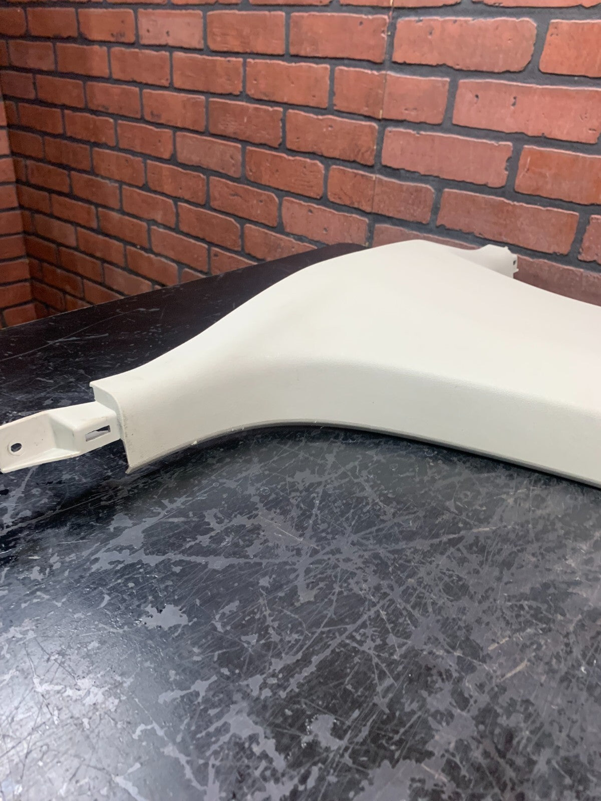 2005-2007 CHRYSLER 300 SRT INTERIOR LEFT CENTER B PILLAR TRIM OEM OUM23BD1AH.