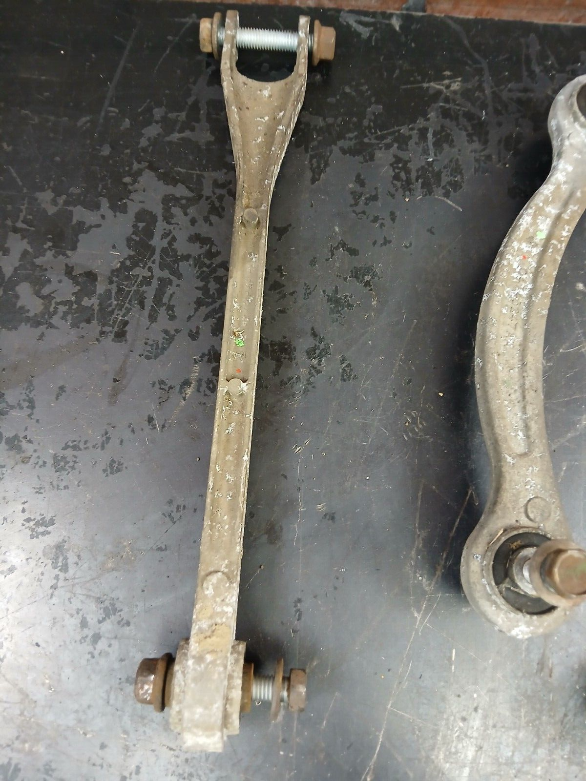 06-14 Charger 300 Passenger RH Suspension Control Arm Set 04743240aa 04743247aa