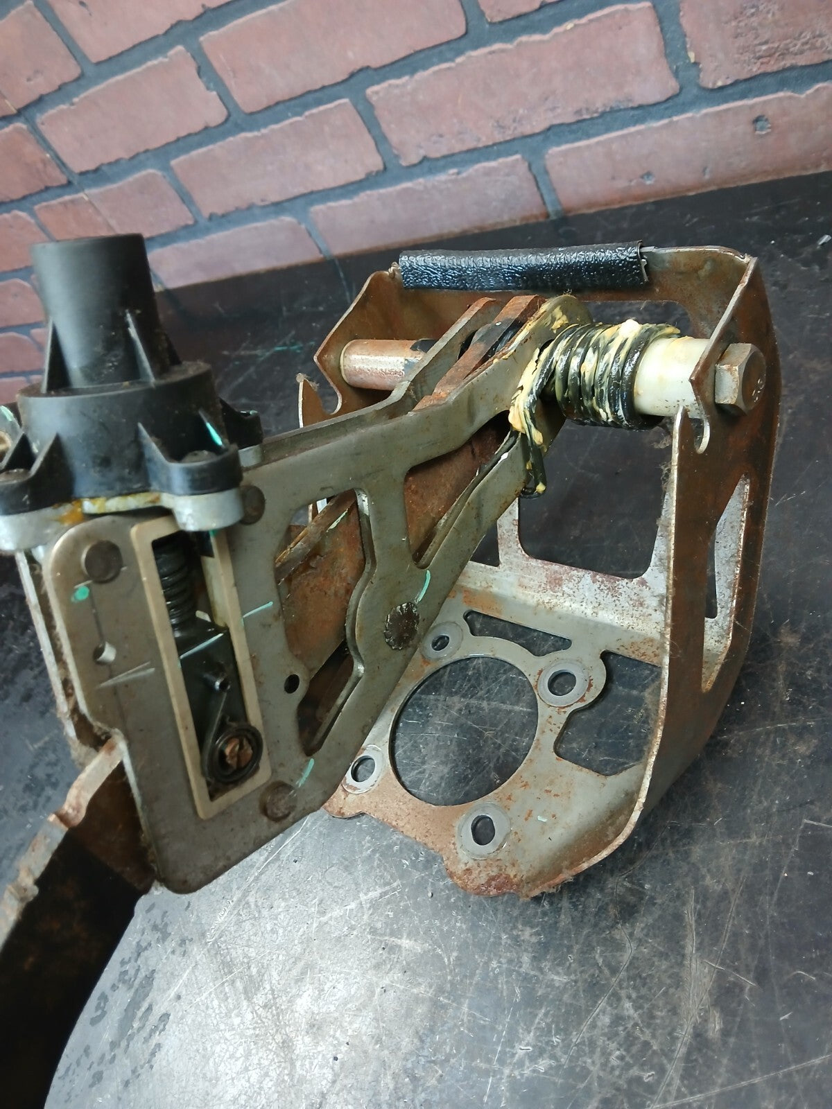 2007 Dodge Charger SRT8 Brake Stop Pedal Box Assembly w/ Sensor OEM